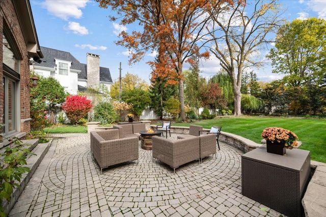 985 Pine Tree Lane, Winnetka, IL 60093