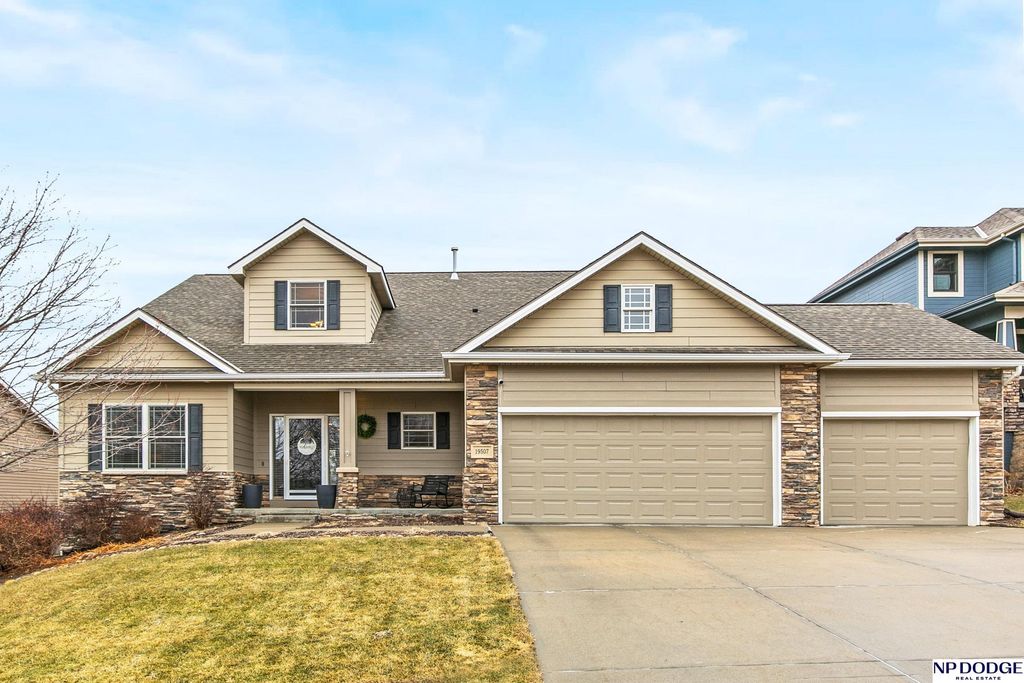 19507 Binney Circle, Elkhorn, NE 68022