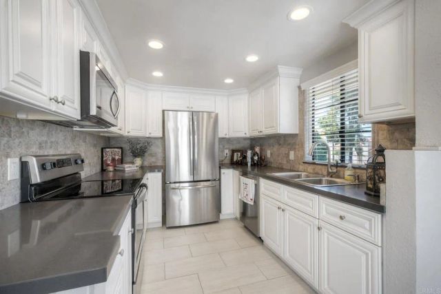 3045 Corte Trabuco, Carlsbad, CA 92009