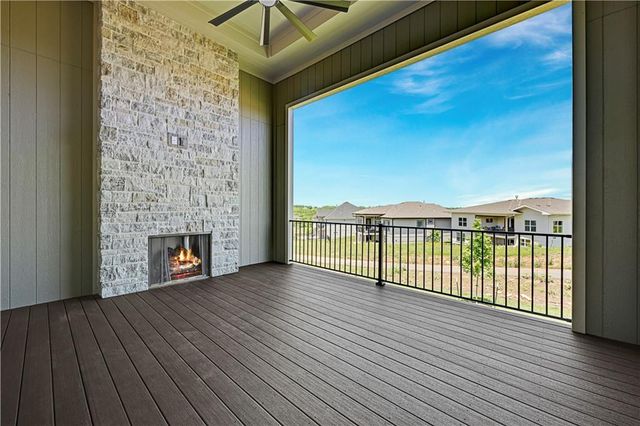 22092 W 94th Terrace, Lenexa, KS 66220