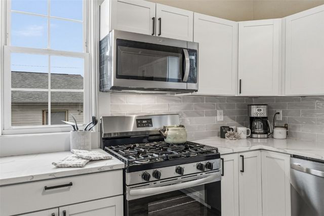 411 8th Avenue SW, Cedar Rapids, IA 52404