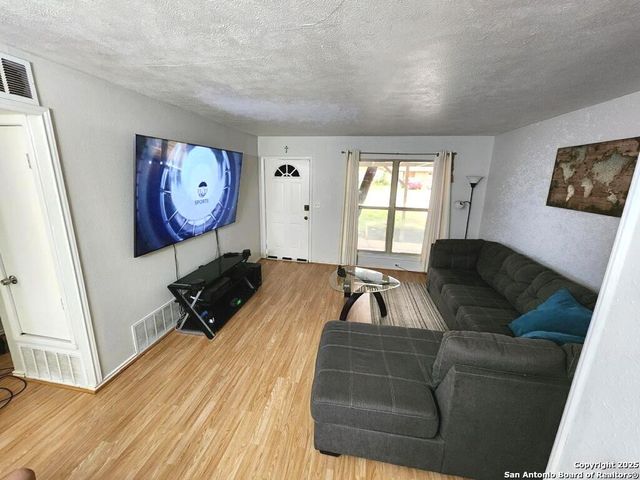 4802 Castle Brg, San Antonio, TX 78218