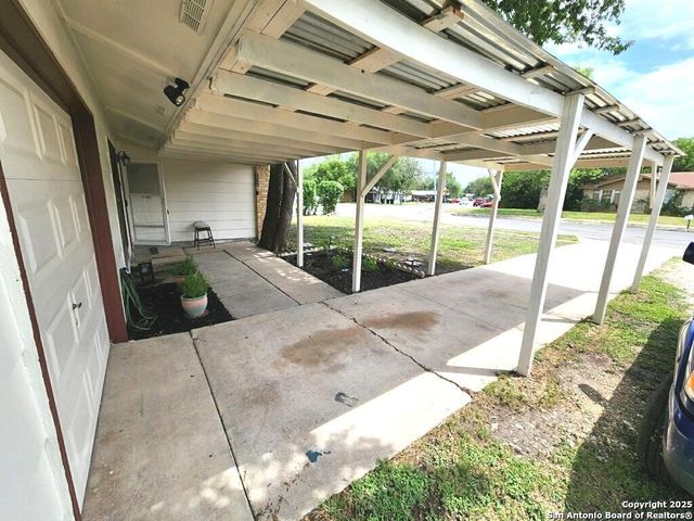 4802 Castle Brg, San Antonio, TX 78218