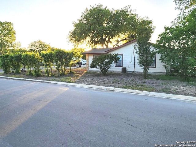 4802 Castle Brg, San Antonio, TX 78218