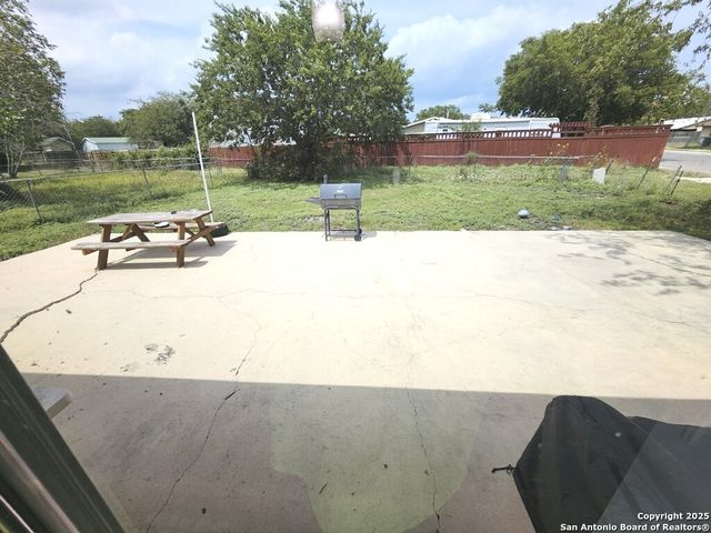 4802 Castle Brg, San Antonio, TX 78218