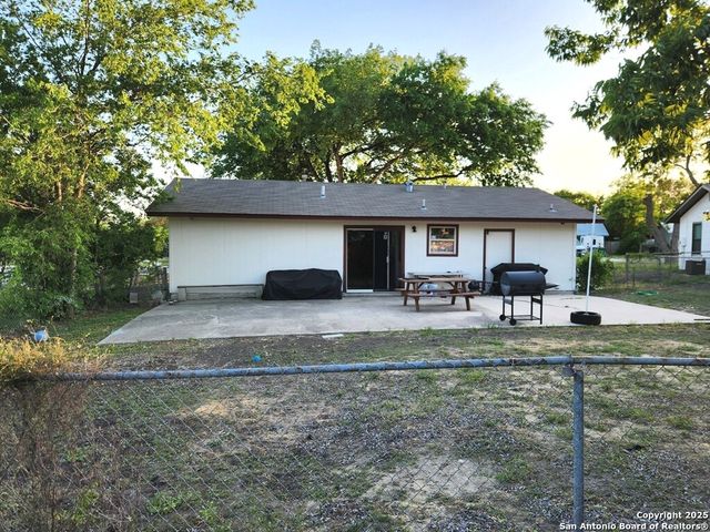 4802 Castle Brg, San Antonio, TX 78218