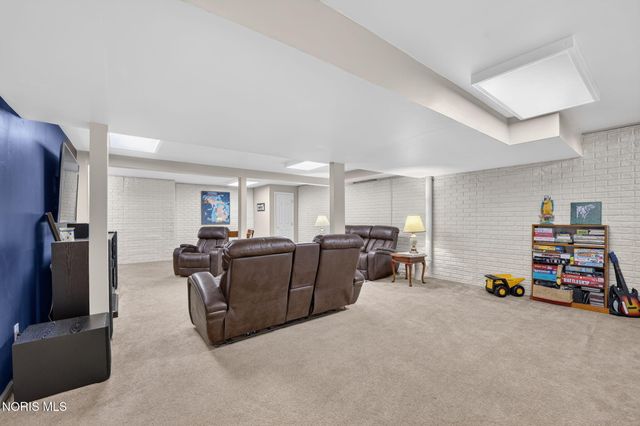 1803 Arrow Lane, Perrysburg, OH 43551