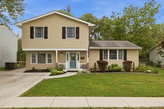 35 Robert Drive, Lancaster, NY 14086