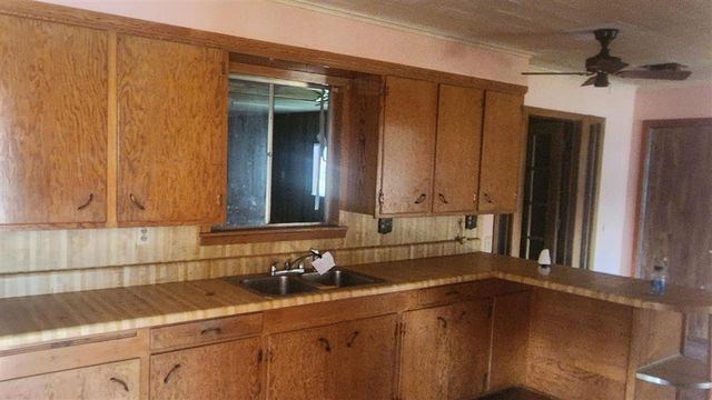 914 HOWARD Street, Jennings, LA 70546