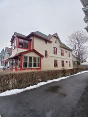 32 Wendell Pl, Springfield, MA 01105