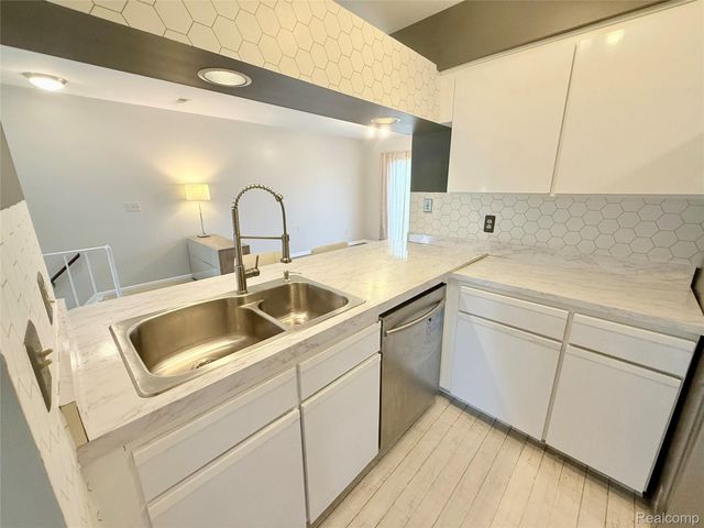 1550 MEADOW SIDE Drive 187, Rochester Hills, MI 48307