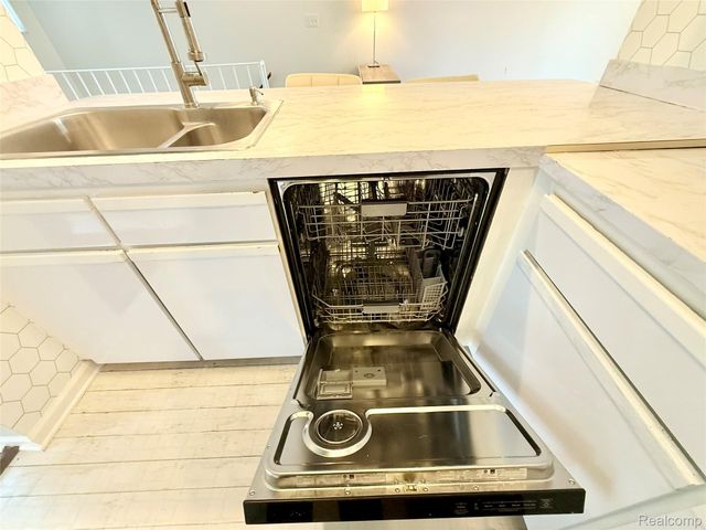 1550 MEADOW SIDE Drive 187, Rochester Hills, MI 48307