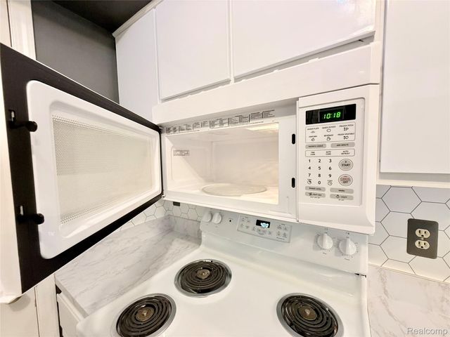 1550 MEADOW SIDE Drive 187, Rochester Hills, MI 48307