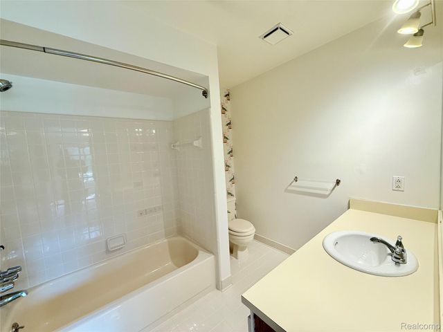 1550 MEADOW SIDE Drive 187, Rochester Hills, MI 48307