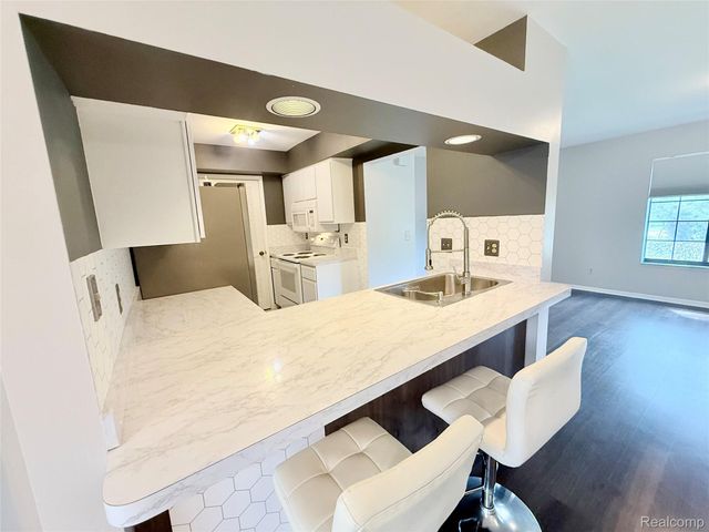 1550 MEADOW SIDE Drive 187, Rochester Hills, MI 48307