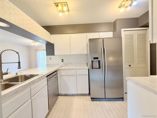 1550 MEADOW SIDE Drive 187, Rochester Hills, MI 48307