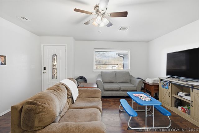 1109 N Hickory Place, Broken Arrow, OK 74012