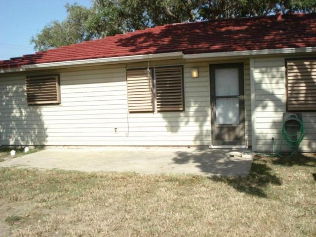 2222 Meadowgrove Dr, Corpus Christi, TX 78414