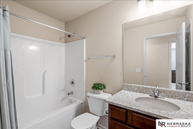 8414 Baker Street, Omaha, NE 68122