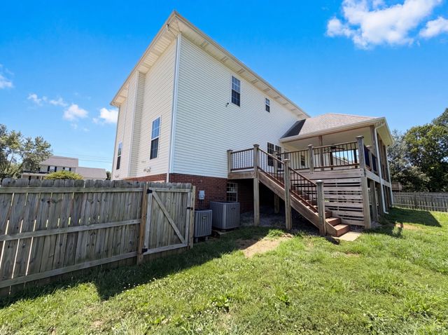 1117 Thornberry Dr, Clarksville, TN 37043