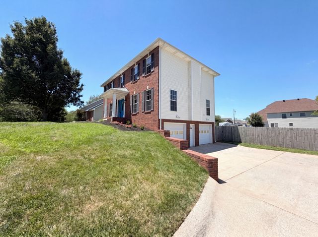 1117 Thornberry Dr, Clarksville, TN 37043