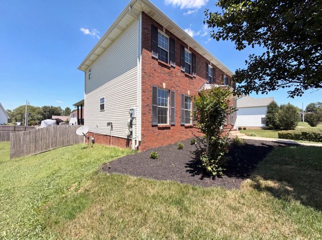 1117 Thornberry Dr, Clarksville, TN 37043