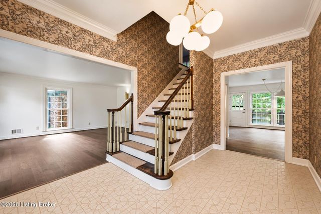 2108 Bainbridge Row Dr, Louisville, KY 40207