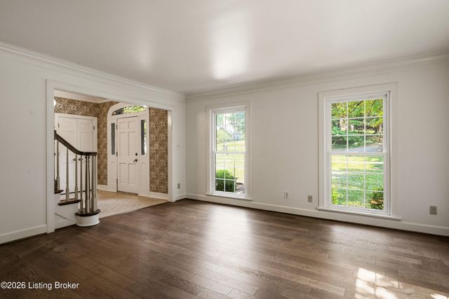 2108 Bainbridge Row Dr, Louisville, KY 40207