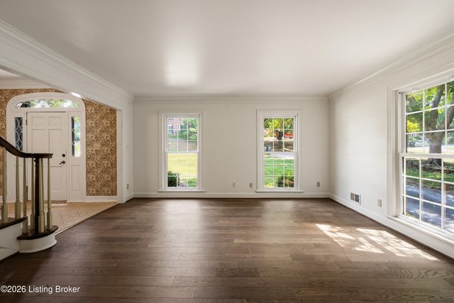 2108 Bainbridge Row Dr, Louisville, KY 40207
