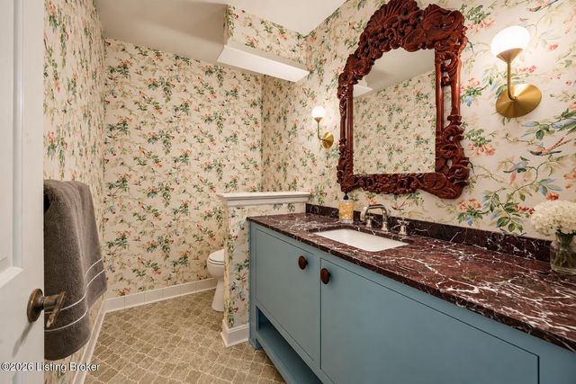 2108 Bainbridge Row Dr, Louisville, KY 40207
