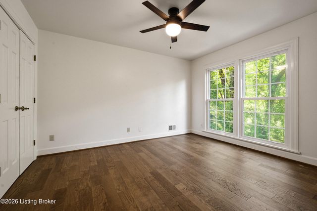 2108 Bainbridge Row Dr, Louisville, KY 40207