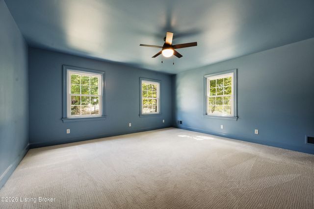2108 Bainbridge Row Dr, Louisville, KY 40207