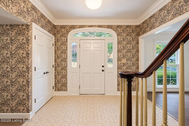 2108 Bainbridge Row Dr, Louisville, KY 40207