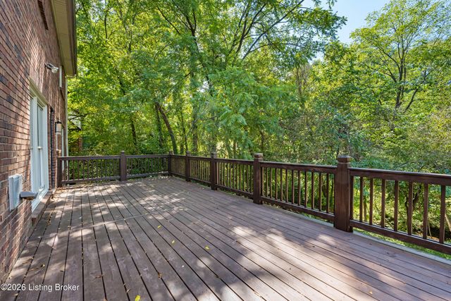 2108 Bainbridge Row Dr, Louisville, KY 40207