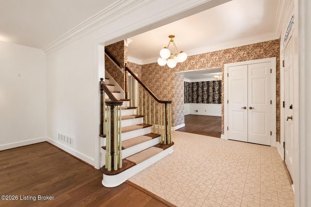 2108 Bainbridge Row Dr, Louisville, KY 40207