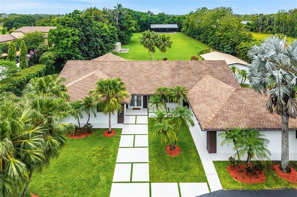 13900 Mustang Trail, Southwest Ranches, FL 33330