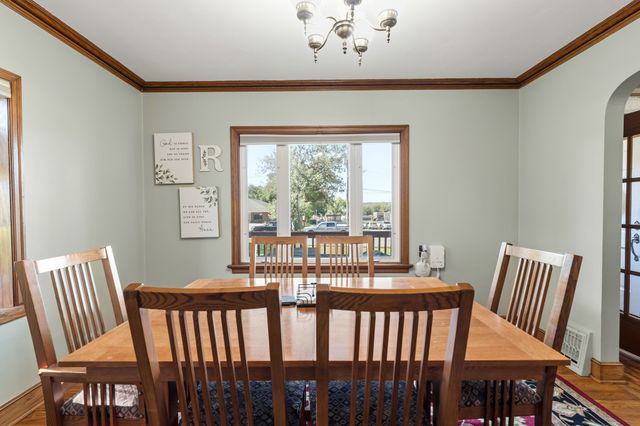 8555 Franklin Avenue, Clive, IA 50325