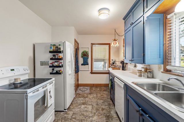 8555 Franklin Avenue, Clive, IA 50325