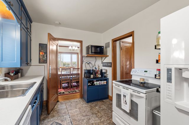 8555 Franklin Avenue, Clive, IA 50325