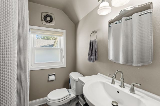8555 Franklin Avenue, Clive, IA 50325