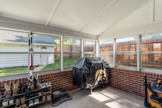 8555 Franklin Avenue, Clive, IA 50325
