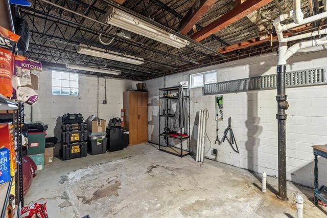 8555 Franklin Avenue, Clive, IA 50325
