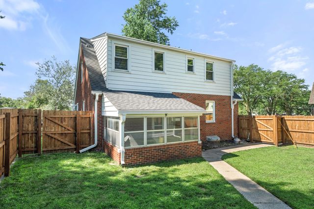 8555 Franklin Avenue, Clive, IA 50325