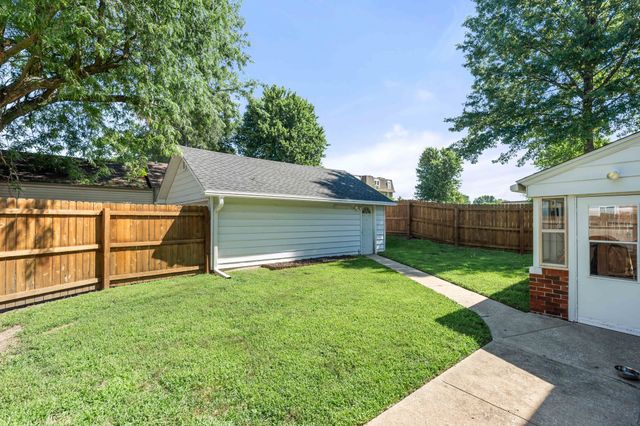 8555 Franklin Avenue, Clive, IA 50325