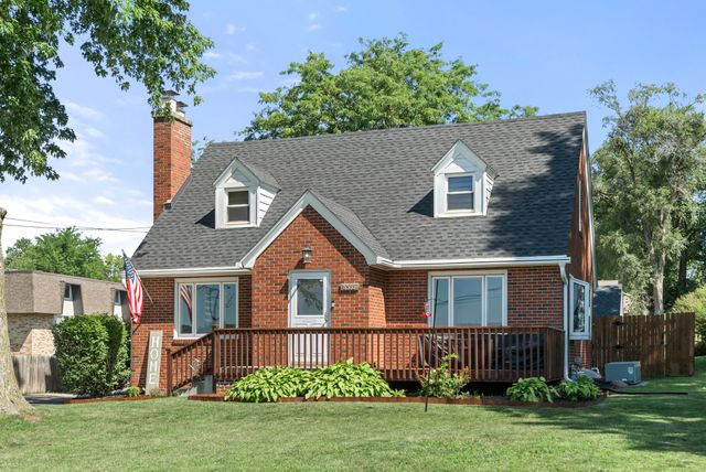 8555 Franklin Avenue, Clive, IA 50325