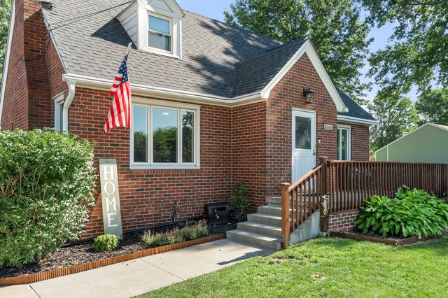 8555 Franklin Avenue, Clive, IA 50325