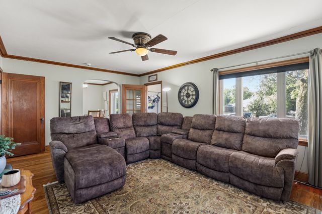 8555 Franklin Avenue, Clive, IA 50325