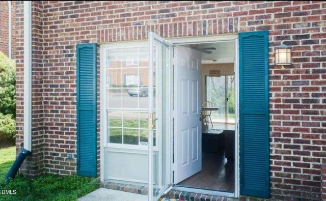 114 Chaucer Court, Carrboro, NC 27510