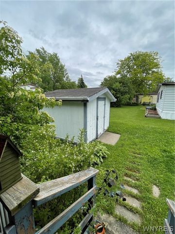 30 South Whispering Lane, Hamburg, NY 14075