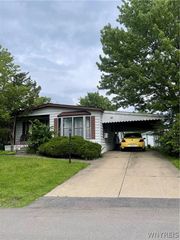 30 South Whispering Lane, Hamburg, NY 14075